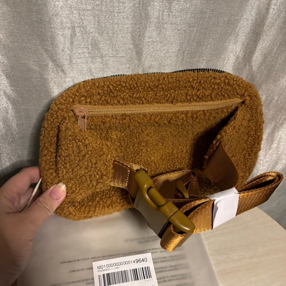 Pander Sherpa Fleece Belt Bag - Saddle Brown🦋 - Picture 9 of 9